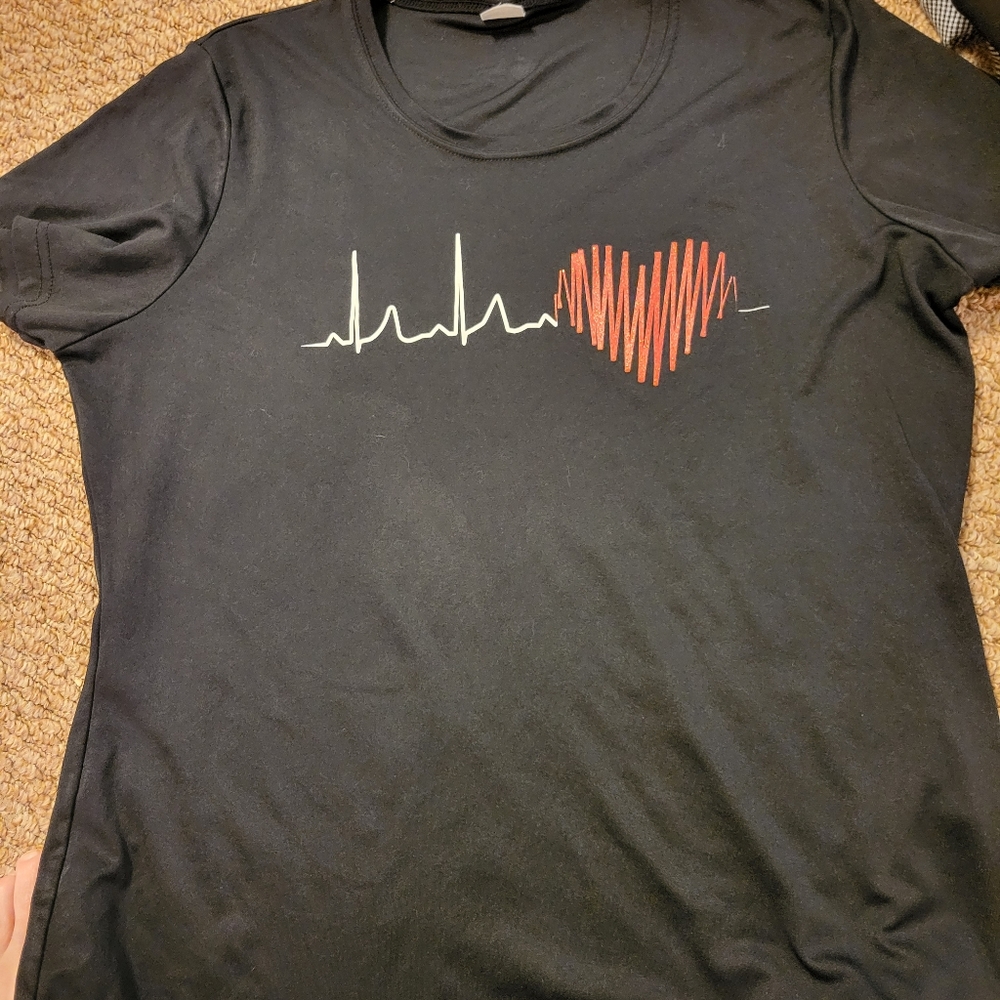 Sport tec cardiac rhythm short sleeved t shirt. Sz large
